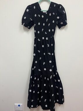 Never Fully Dressed Black Maxi Dress w. White Daisy Embroidery Print Size 2